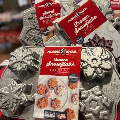 Snowflakes Shortbread and Cake Pan