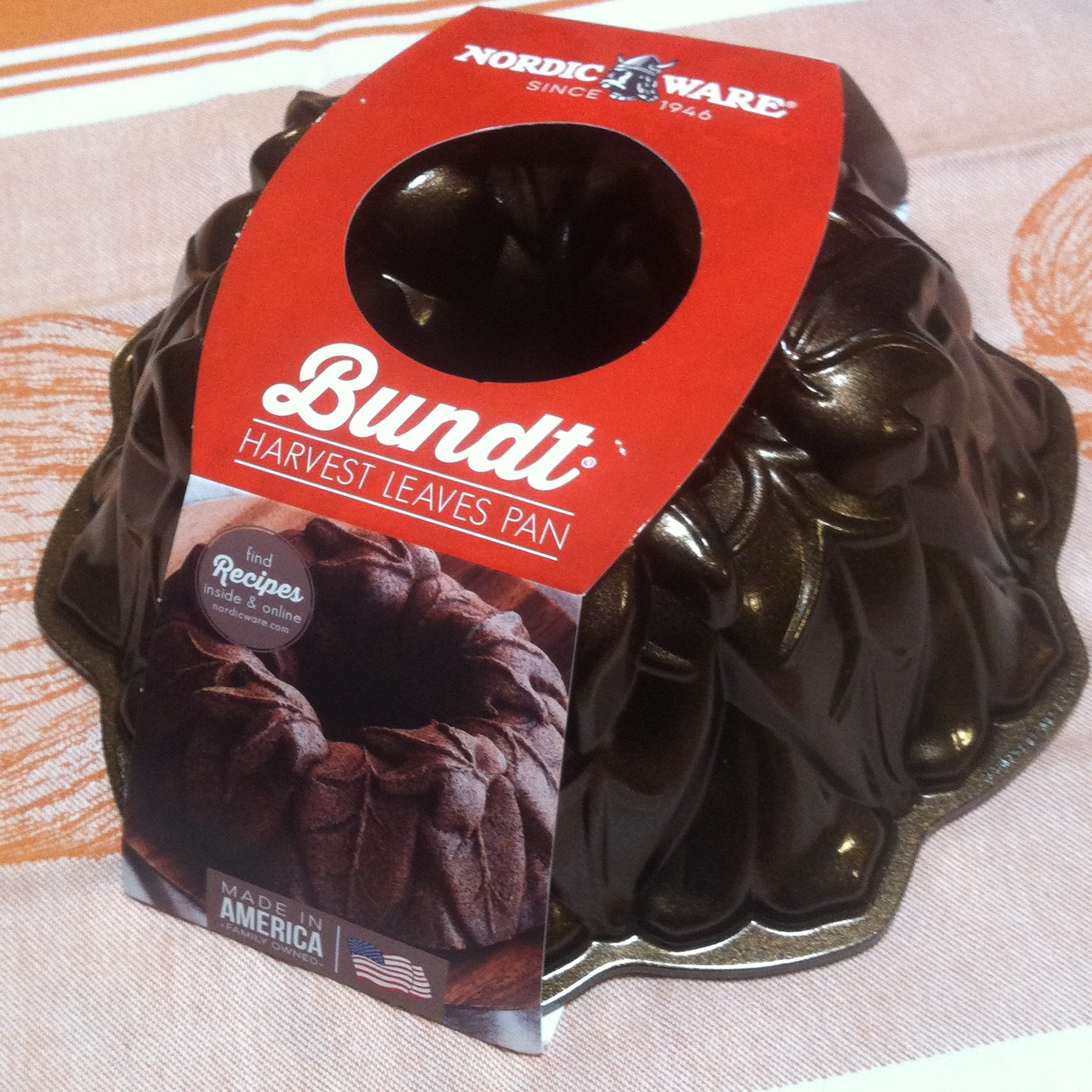 Nordic Ware Harvest Leaves Bundt Pan, Bronze, 1 Piece - Fry's Food