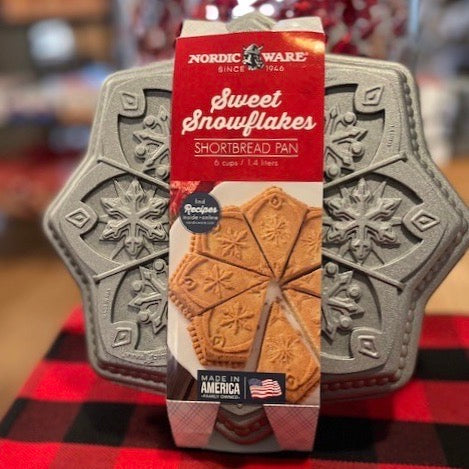 Snowflakes Shortbread and Cake Pan